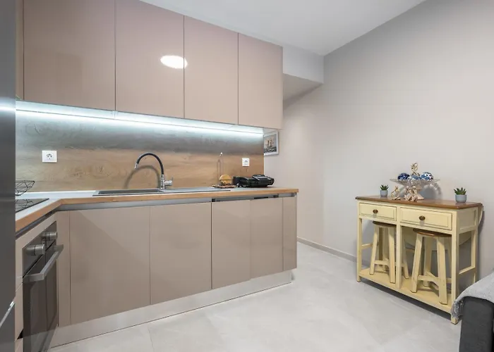 Malena House By Luxlikehome *