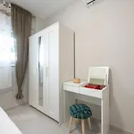 Malena House By Luxlikehome 펜션